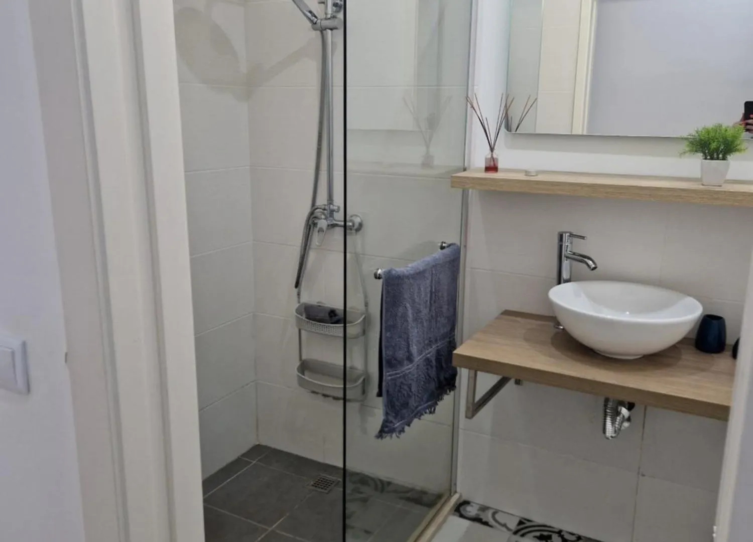 E - Beautiful 2 Bedroom Terraced Home Machico  Machico (Madeira)